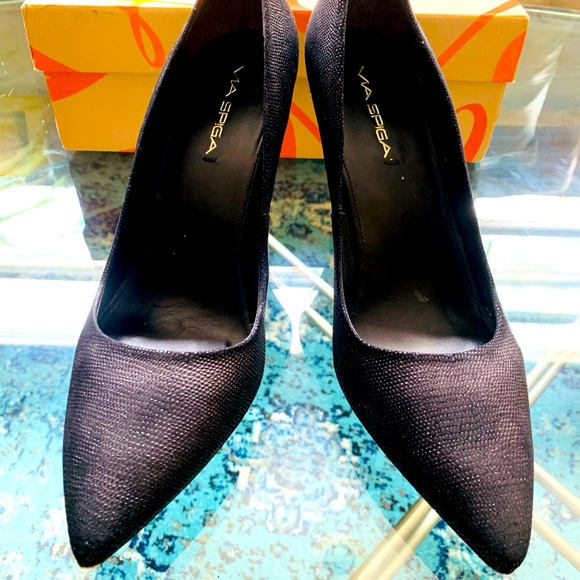 ✨ Via Spiga✨ Black V-Idalis Textured Leather Pumps - Picture 2 of 13